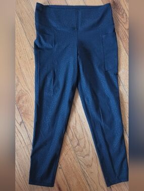 Danskin Black Ankle Capri Leggings with Side Pockets